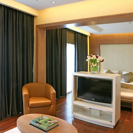 Crowne Plaza By Ihg 4*