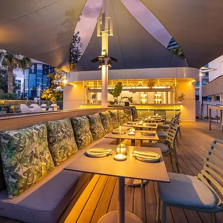 利马索尔皇冠假日酒店 4* 利马索尔